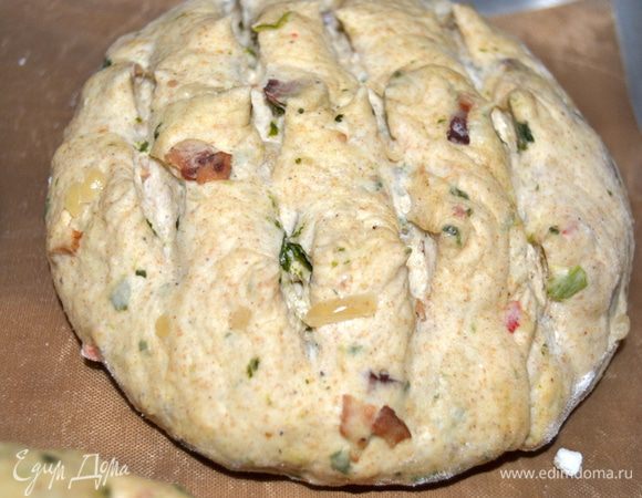 Сформировала булки, сделала надрезы.