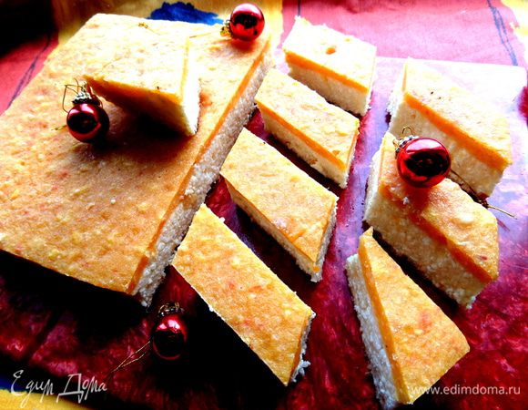 Сразу не вынимать из формы, ждать полного остывания... и тогда только нарезать на кусочки-ромбики.