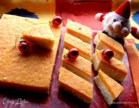 Такую ватрушку можно уложить в коробочку и смело идти в гости к подруге (что я и сделала!). Кусочков получается много))) Угощайтесь любители творога и хурмы!!!