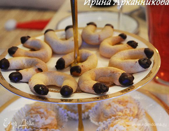 Крем: все ингредиенты кроме масла, подогреть в кастрюльке на медленном огне, постоянно помешивая. Варить до загустения. Как правило густеет сразу после закипания. Как масса остынет (будет еле-еле теплое лучше) - положить сливочное масло и тщательно размешать.