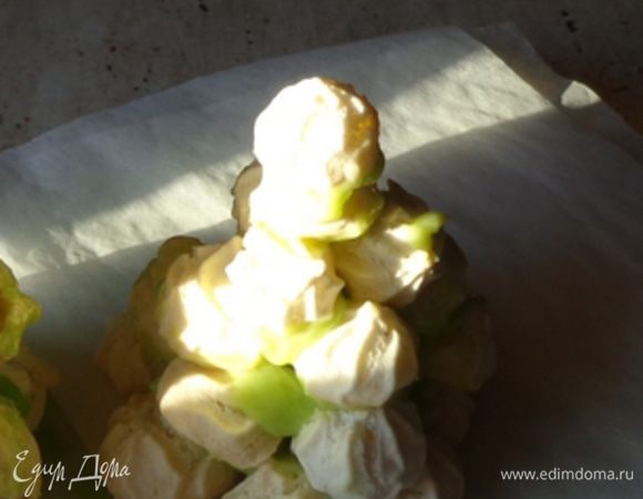 Скрепить и украсить при помощи айсинга.