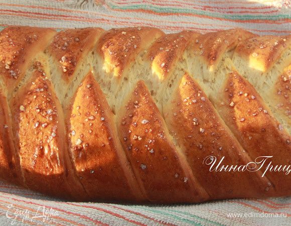 Выпекать при температуре 200*С в течение 15-20 минут. Булочка получается очень мягкая, не слишком сладкая. Приятного аппетита!)))