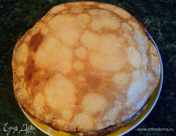 Предварительно испечь не сладкие блинчики по вашему любимому рецепту.