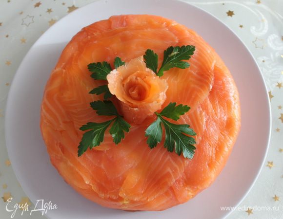 Ну еще один вариант этого салата, просто в круглой форме. Поздравляю всех с Рождеством!