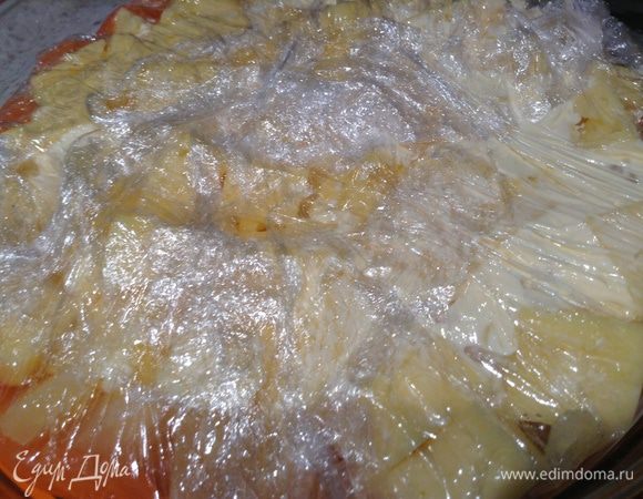 Закрываем пленкой и в холодильник на 2-3 часа.