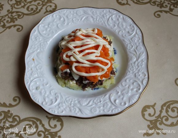 Обрезки от полосок выкладываем сверху.