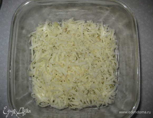2-й слой: Трем твердый сыр на крупной терке.