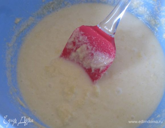 Влить молоко и перемешать.