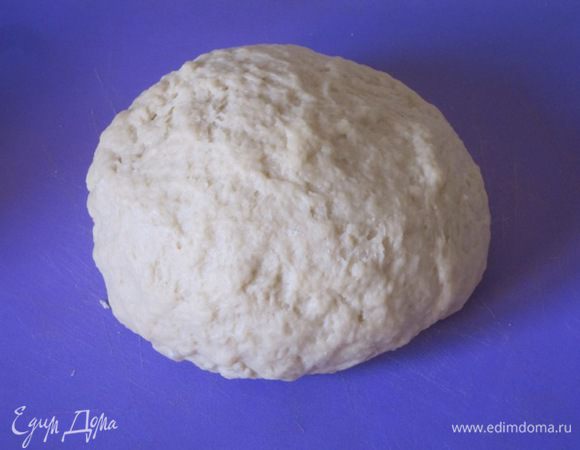 Вымесить гладкое тесто.