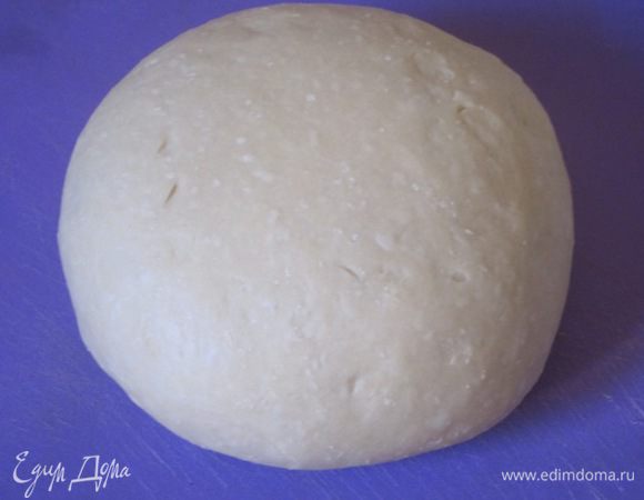 Подошедшее тесто обмять, накрыть полотенцем и оставить еще на 40 минут.
