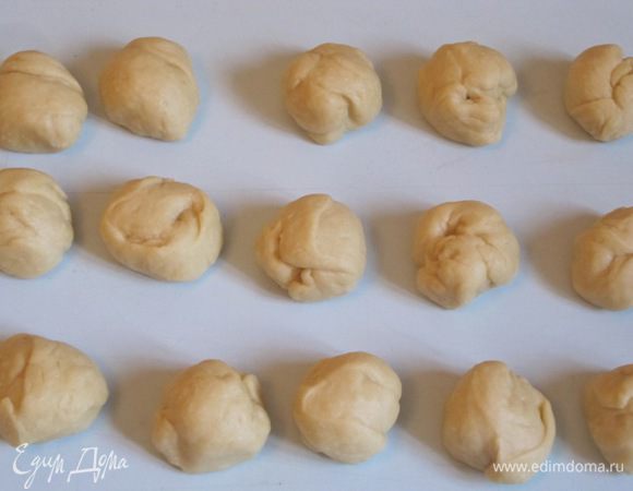 Тесто разделить на 22 кусочка.