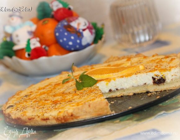 Выпекаем в духовке при температуре 200 градусов  примерно 40 минут. Корж должен стать коричневым, а начинка зарумяниться.