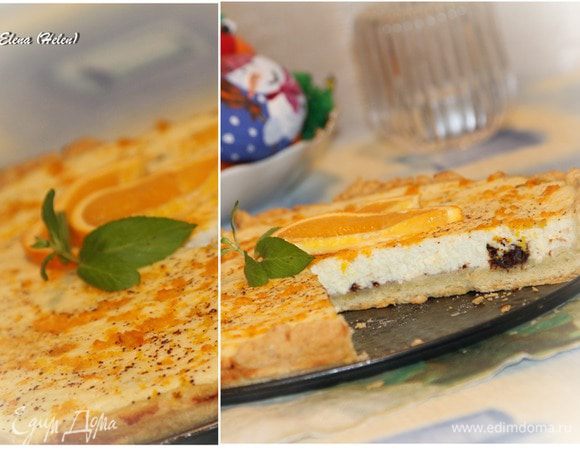 Готовому пирогу дать немного остыть и украсить веточкой мяты и дольками апельсина. Подавать можно как тёплым, так и холодным. Приятного аппетита!