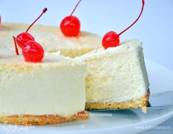 Готовый чизкейк убрать с водяной бани и дать остыть в форме 3 часа. Затем накрыть форму с чизом и убрать в холодильник на ночь. Утром освободить от формы и можно наслаждаться вкусом нежнейшего чизкейка. 
Приятного аппетита!!! 
Всех с Новым годом и Рождеством!!!!!!!!!!!!!!!!
