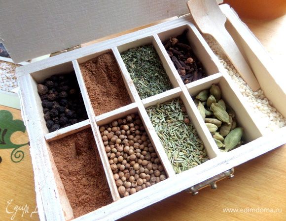 Вот такую коробочку специй я получила перед Новым годом от сайта))) Бесконечно полезный подарок!