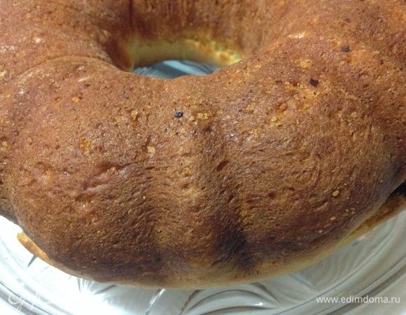 Выпекать кекс при температуре 180 градусов в течении 30-35 минут. Затем готовый кекс накрыть полотенцем и дать полностью остыть.