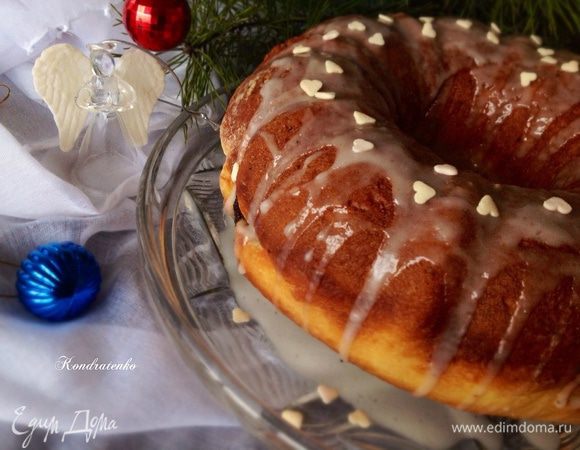 Для глазури: выжать сок из лимона. 2 столовые ложки сока смешать с сахарной пудрой  и нанести на остывший кекс.
Приятного аппетита!!!:)