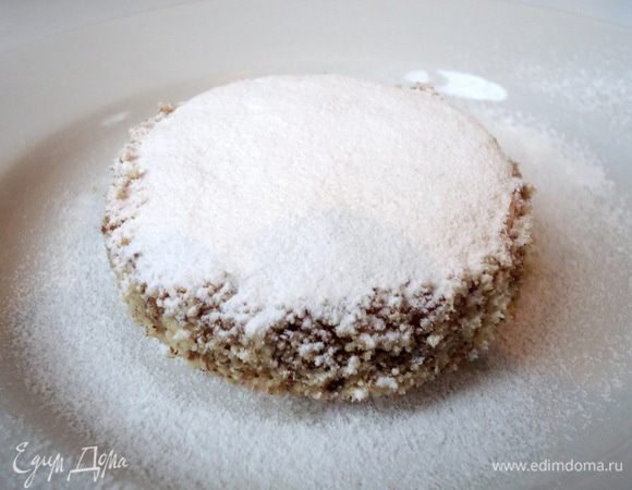 Выложив на блюдо присыпать сахарной пудрой.
