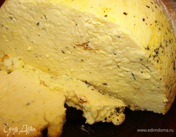 Далее, я использовала домашний сыр с базиликом. Рецепт его я уже опубликовывала некоторое время  назад. http://www.edimdoma.ru/retsepty/57507-domashniy-syr-s-bazilikom