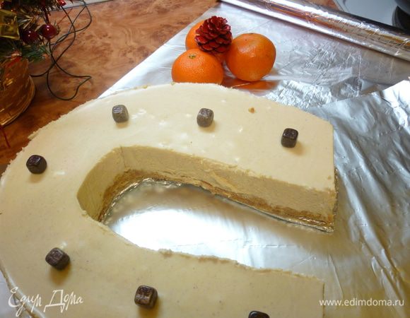 Очень мне хотелось "подковистый" тортик.Да не люблю я возиться с бисквитами. Вот прошерстила просторы инета, выбрала подходящий рецепт. Купила продукты. 31 декабря я работала. Устала. И мама принесла торт из магазина. А этот...я его сегодня приготовила.