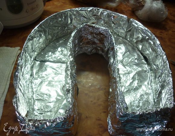 Разгдадить погрешности фольги. Форма готова.