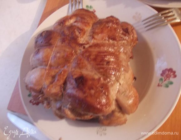 Обжарить со всех сторон, на раскаленной сковороде с маслом.