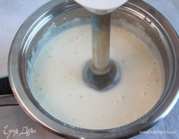 Крем взбить блендером.