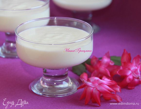 Крем разлить по креманкам. Подавать можно и тёплым и холодным.