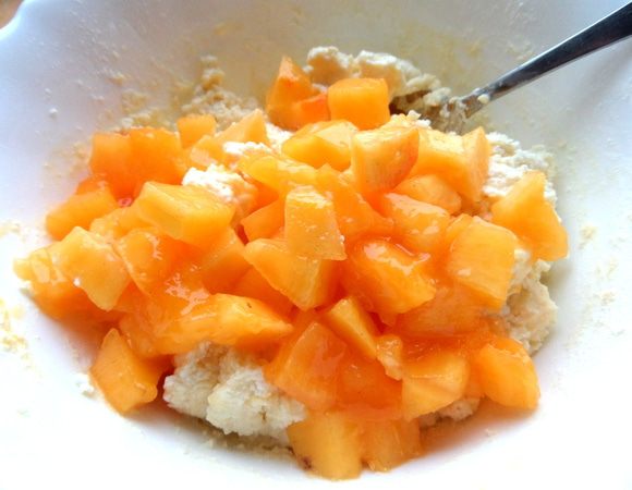 Затем кусочки хурмы...