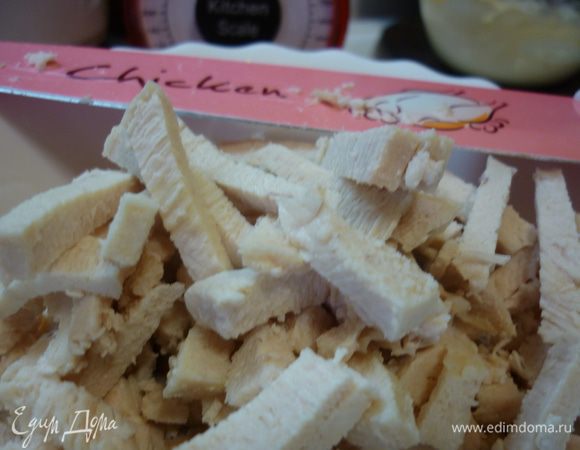 Из отварного мяска тоже надо попытаться сделать лапшичку.