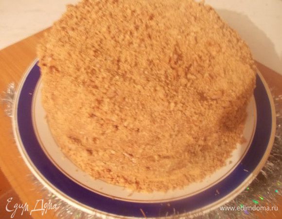 Обрезки,также можно испечь и сделать крошку для обсыпки, или оставить один корж, раскрошить его и посыпать торт. Дать пропитаться несколько часов. Торт очень вкусный и нравится всем. 