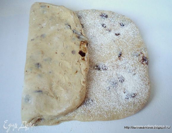  ... сложить в три слоя. Завернуть в пленку и убрать в морозильную камеру на 20 минут.  Такие манипуляции проделать ещё два раза.
