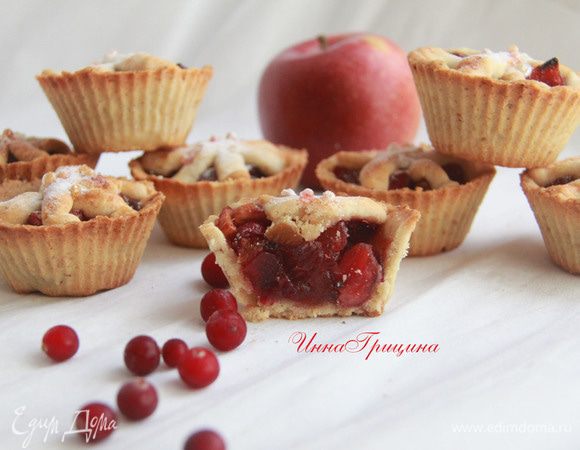 Тесто песочное, рассыпчатое, а начинка сочная, кисло-сладкая....Пирожные закончились у нас очень быстро)))