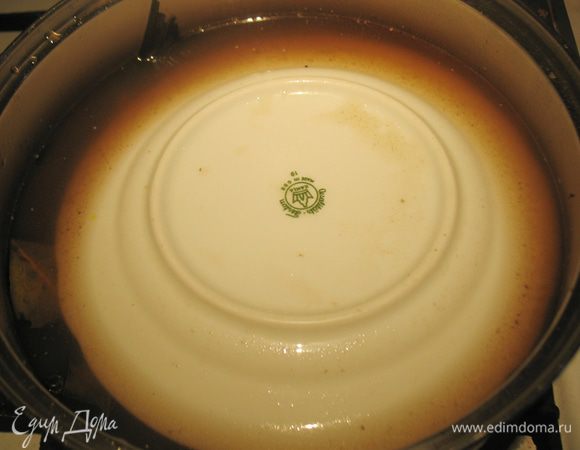 Рыбку в маринаде закрываем тарелочкой, чтобы она была полностью погружена в маринад. И оставляем на 2 суток в холоде (балкон, холодильник). Рыбку в маринаде можно держать до 4 суток, это зависит насколько пряной вы хотите ее сделать. 