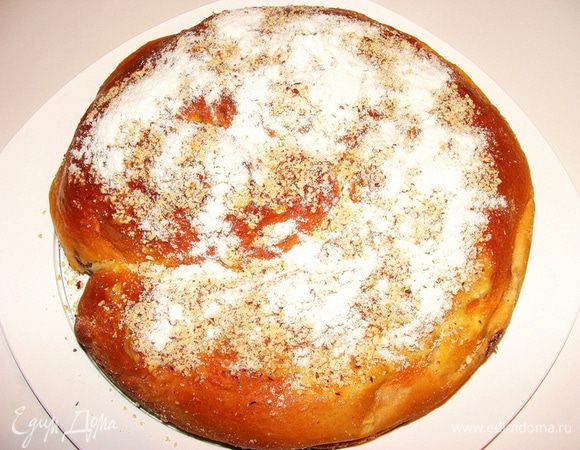 Второй пирог, помимо орешков, я еще сахарной пудрой посыпала.