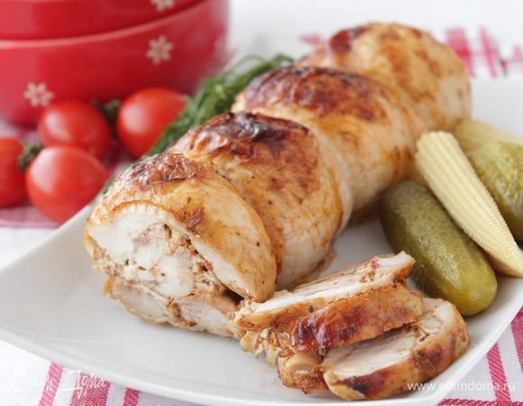 Кладем на противень швом вниз, сверху смазываем аджикой с майонезом и в духовку. Запекать 45-60 мин. (в зависимости от размеров курицы) при t 180-200 градусов. 