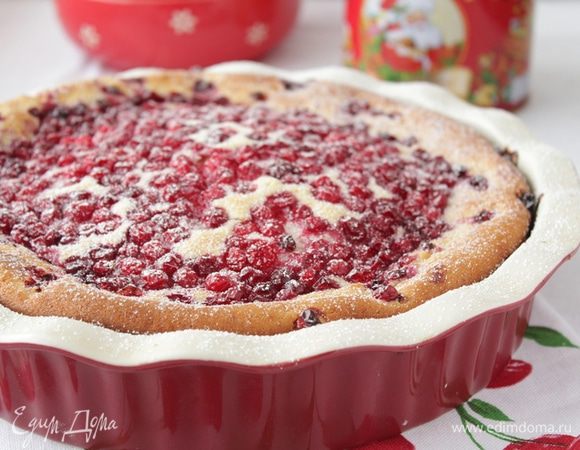 Выпекать при 180-200* в течение 40-50 минут. Остывший пирог присыпать сахарной пудрой.