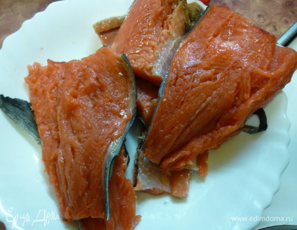 Я отделила хребет. А кожа с чешуйками пусть останется.