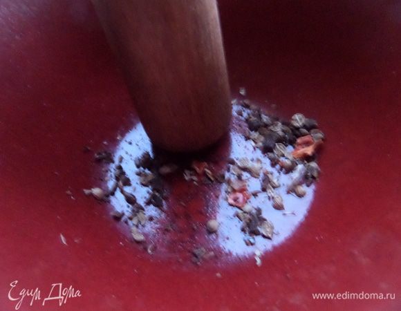 Добавим микро-кусочки чили...