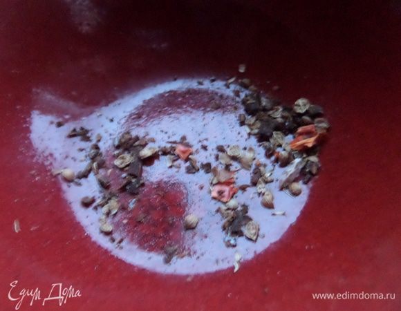 Растираем не обязательно в пыль))) Все специи добавляем по своему вкусу!