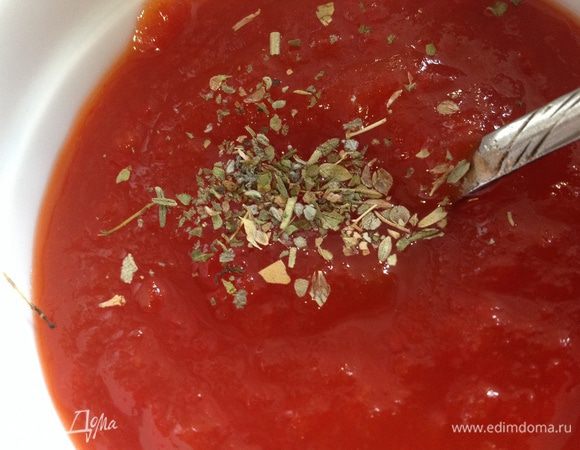 Соус смешать с сушенным базиликом.