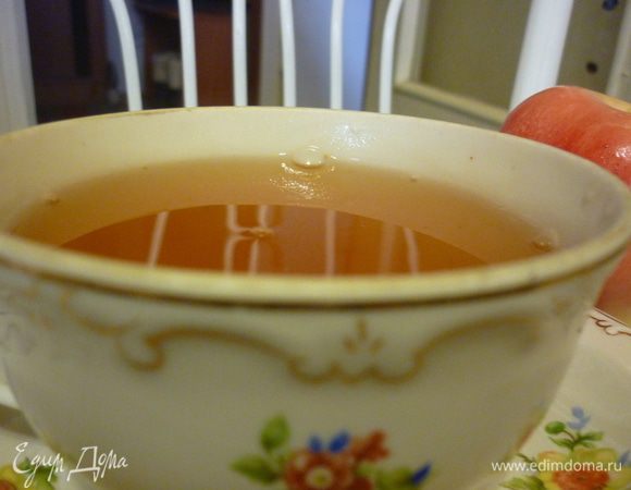 В фотосессии принимала участие бабушкина пара чайная, произведенная в ширпотреб в 50 х годах прошлого века.