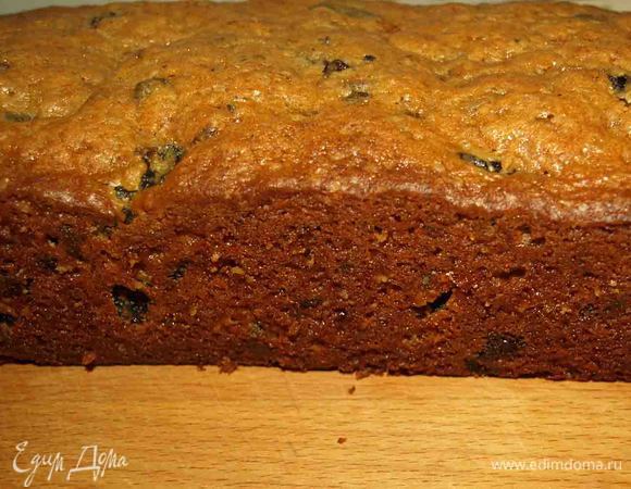 Деревянной палочкой проверяем готовность кекса. Если готов, то достаем из духовки и даем полностью остыть в форме. 