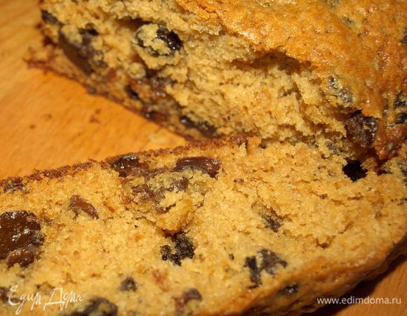 Кекс получается сочным, тает во рту. Если его приготовить заранее, то к подаче он станет плотнее. Хранить его можно неделю в закрытой плотно таре. 