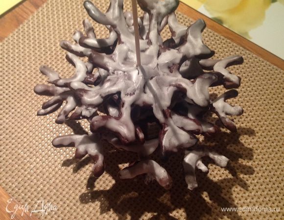 Очень осторожно проделываем манипуляцию по насадке снежинок, т.к. очень велик риск поломать то ли лапу снежинки, то ли сама снежинка ломается пополам. К сожалению, я пару поломала.