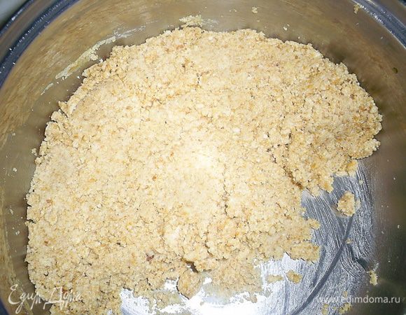 Получаем довольно плотную массу, похожую на густое тесто.