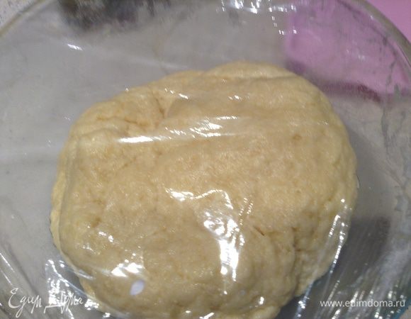 ТЕСТО.
смешать сметану, растопленное масло, соль,муку и разрыхлитель. убрать в холодильник на 1 час.