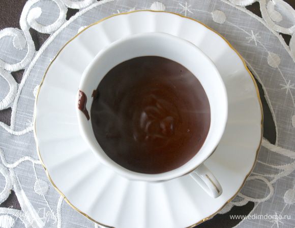 Разлить готовый шоколад по чашкам (количество, по Вашему вкусу).