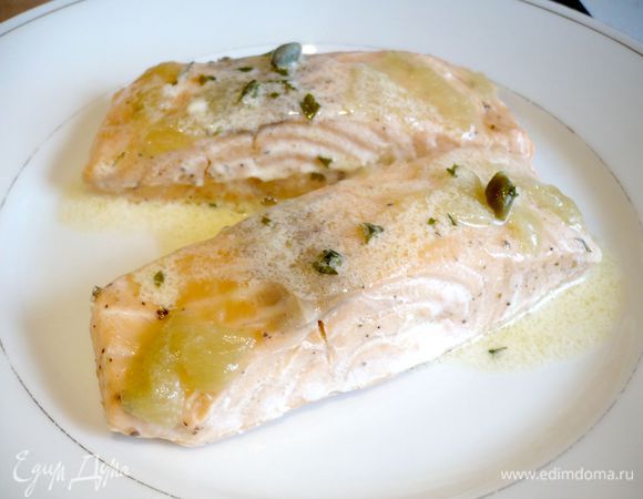 Подаем наше филе семги с соусом. Приятного аппетита! 