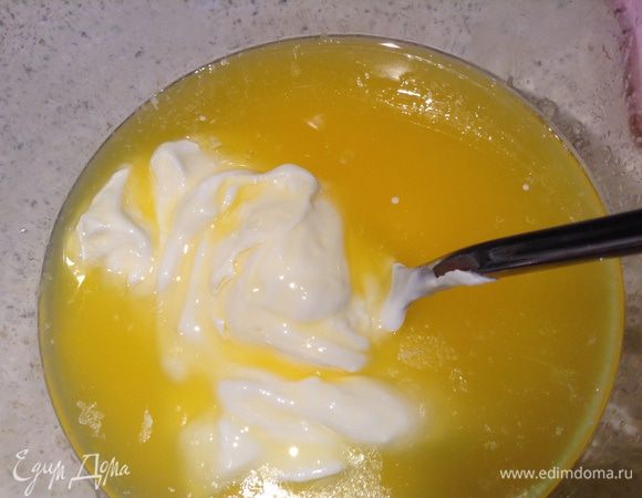 Тесто.
Смешать масло (растопленное), сметану, муку, разрыхлитель, соль.